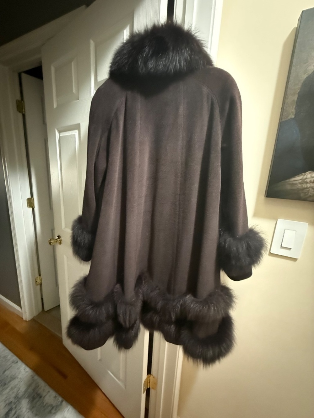 Elegant Brown Wool Coat with Luxurious Fur Trim Collar & Cuffs - Picture 2 of 6
